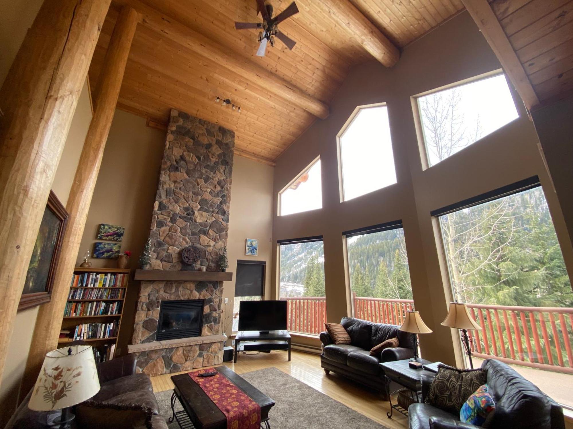 Morrisey Chalet At Sun Peaks Exterior photo