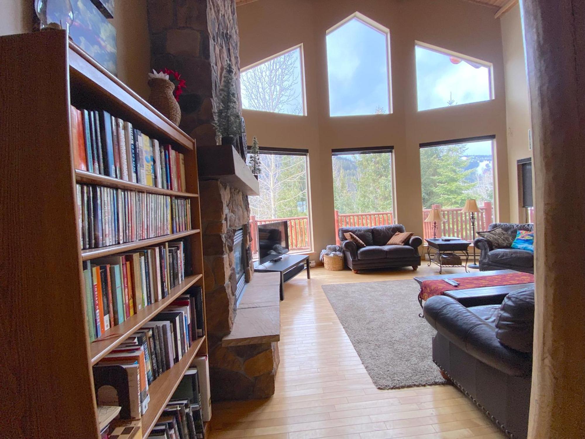 Morrisey Chalet At Sun Peaks Exterior photo
