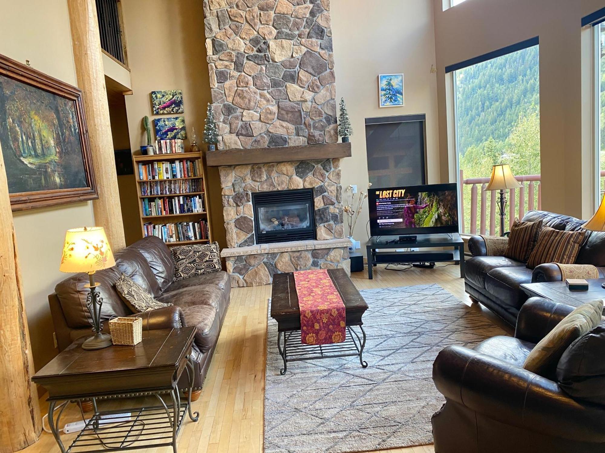 Morrisey Chalet At Sun Peaks Exterior photo