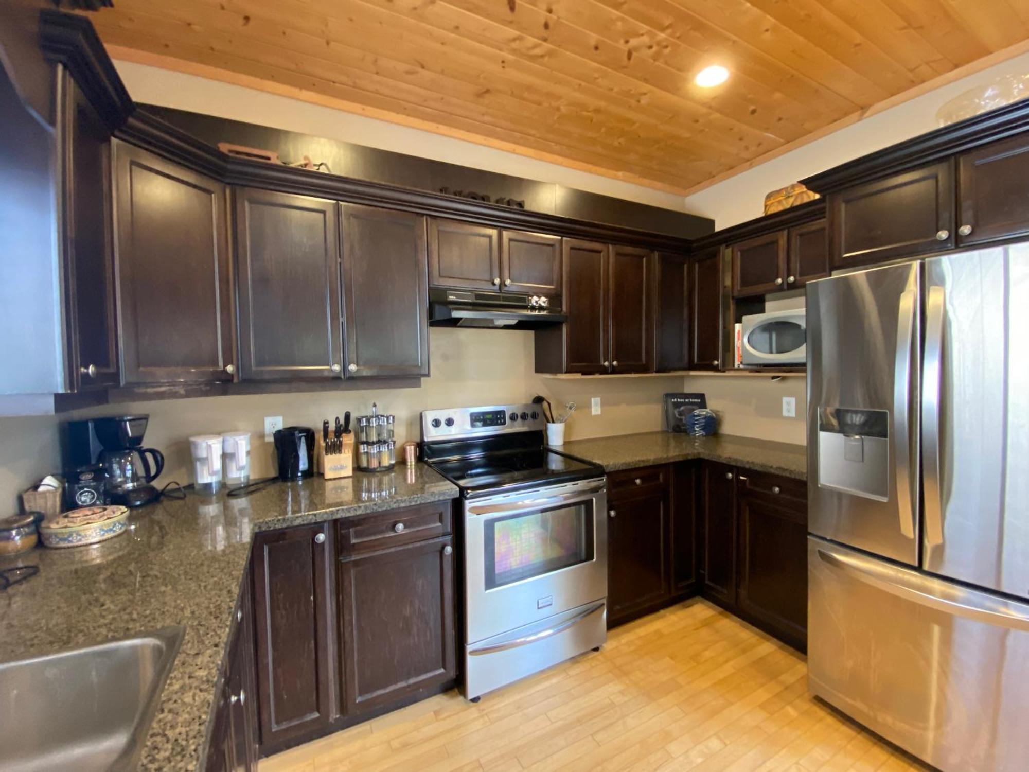Morrisey Chalet At Sun Peaks Exterior photo
