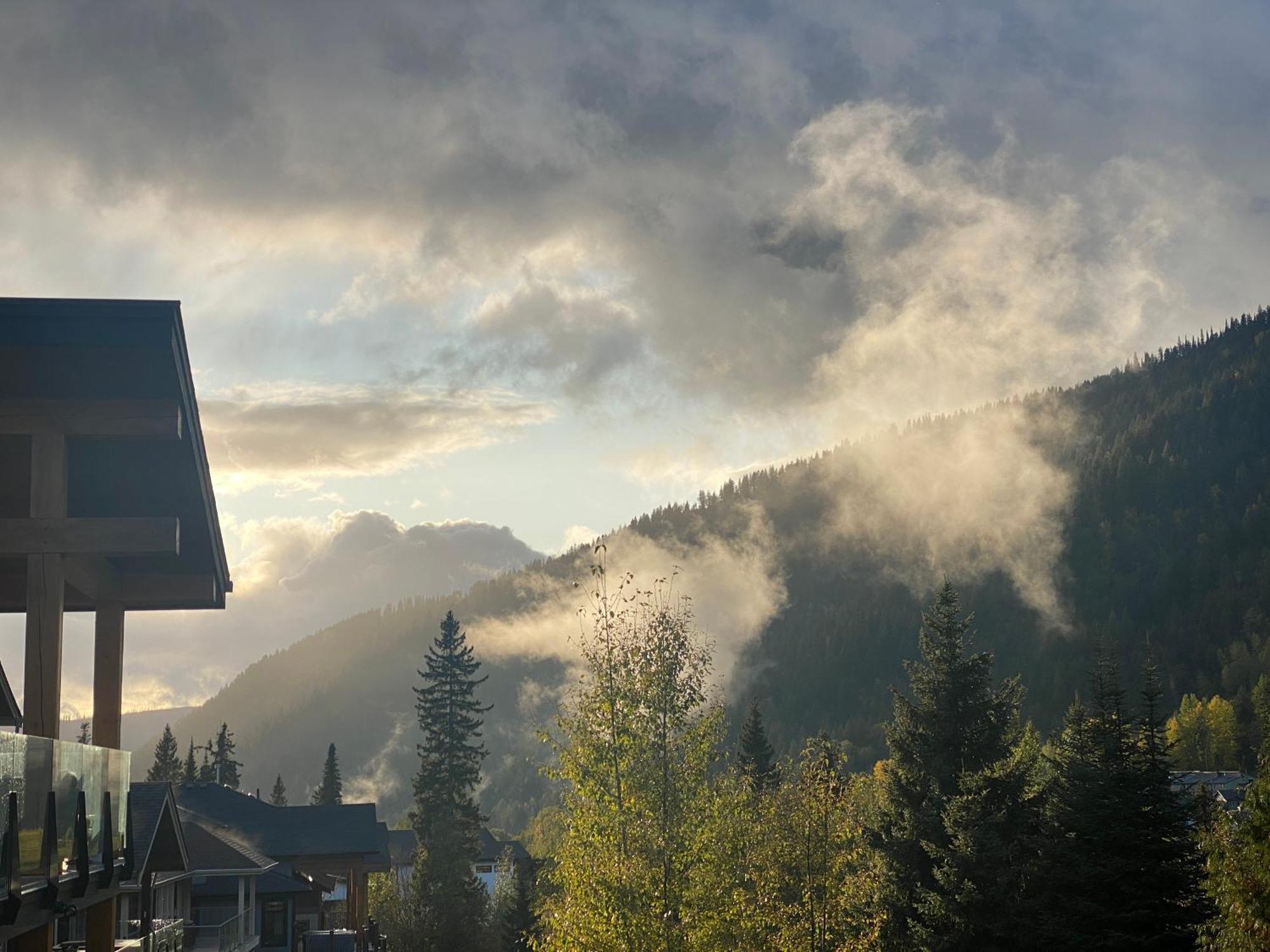 Morrisey Chalet At Sun Peaks Exterior photo