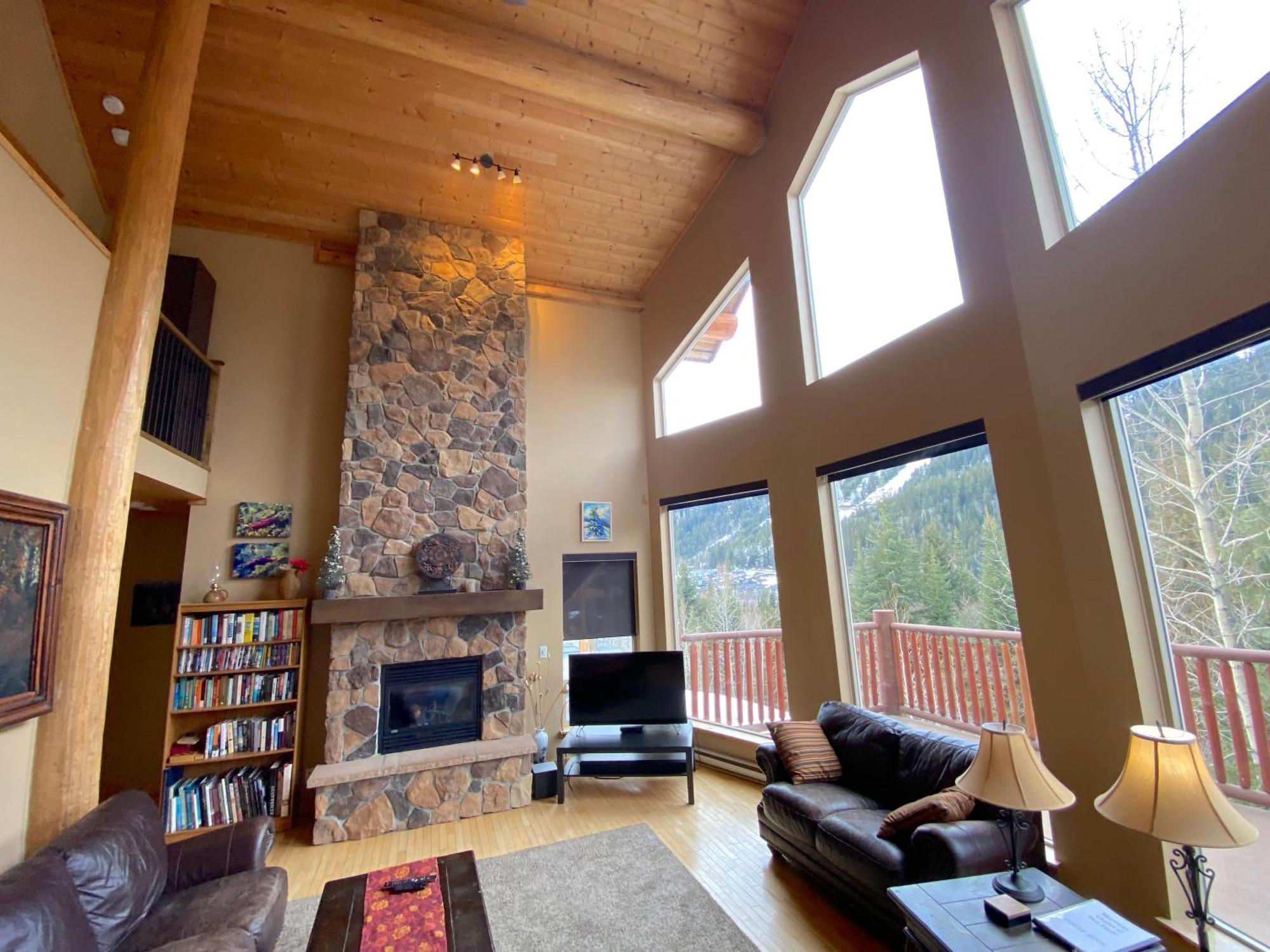 Morrisey Chalet At Sun Peaks Exterior photo