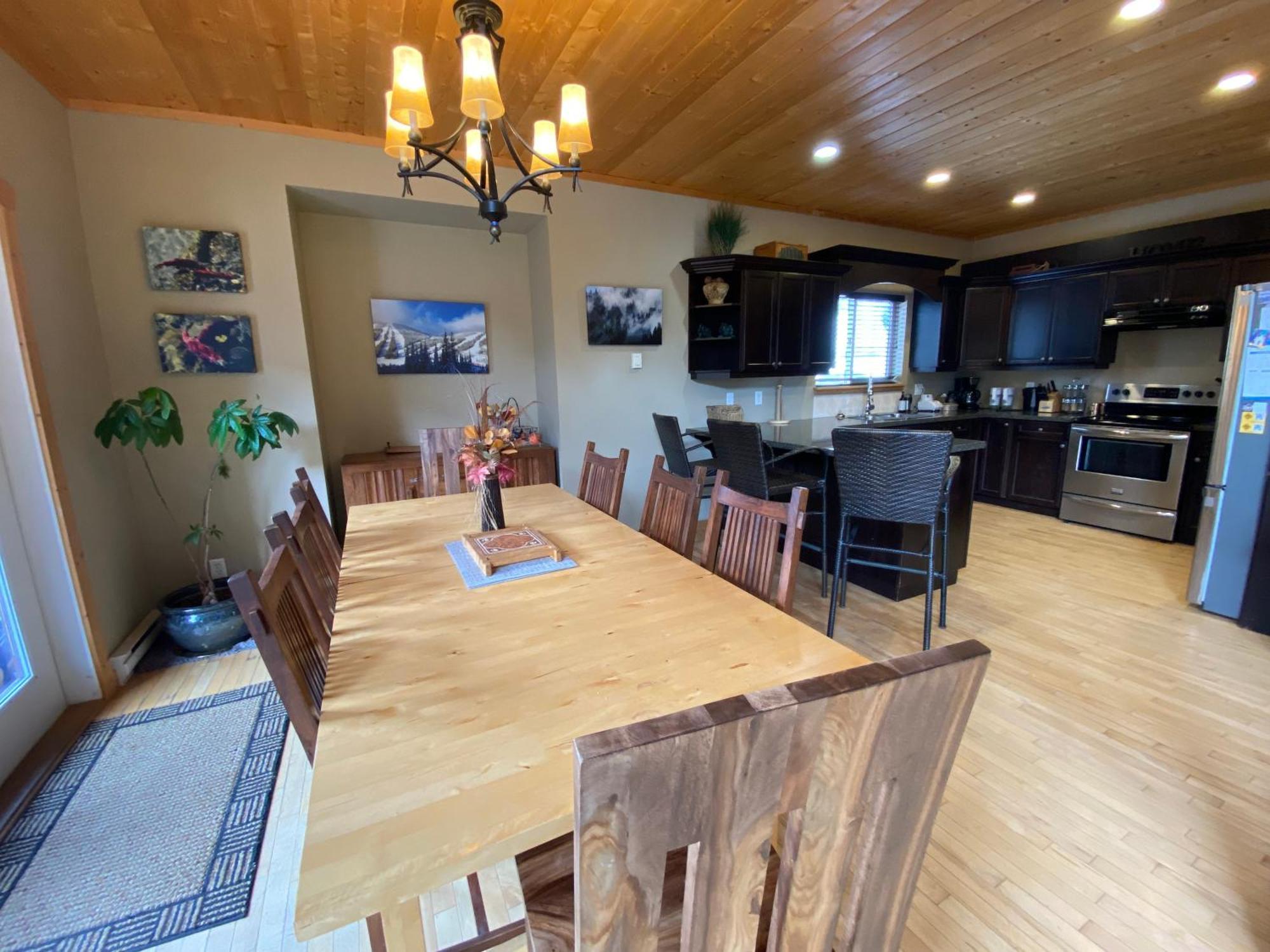 Morrisey Chalet At Sun Peaks Exterior photo